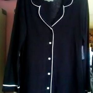 Snazzy jammy top NEW w/ tag! Black with white